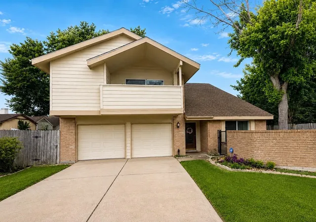 Photo 1 of Single family home for sale at 13535 Shadow Run Dr, Houston, TX 77082 | MLS# 94168440 | Listing updated on 2026-08-26