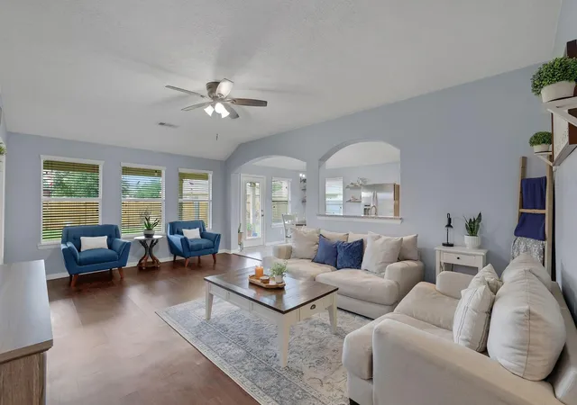 5th image of 9106 Sunrise Ct, Hitchcock, TX 77563 | MLS# 26167878