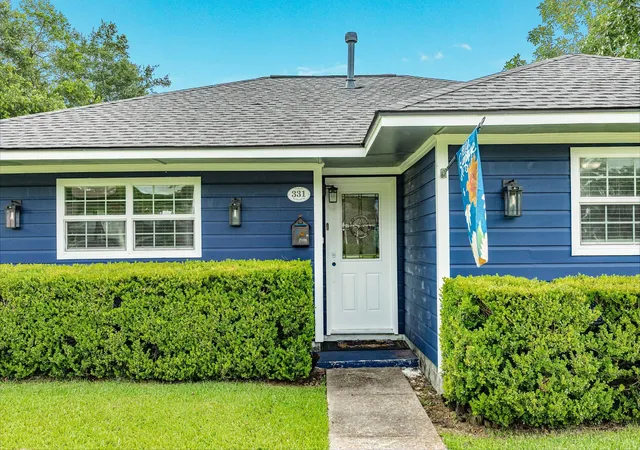 5th image of 331 Redwood St, Lake Jackson, TX 77566 | MLS# 65475380
