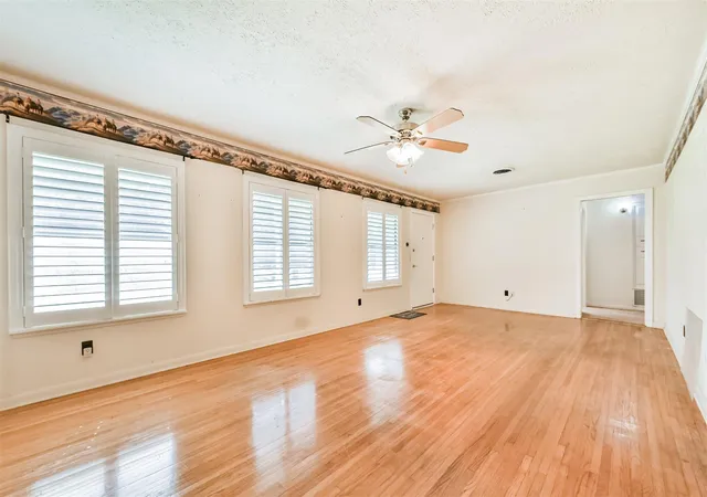 5th image of 1904 Amy Dr, Baytown, TX 77520 | MLS# 77944607