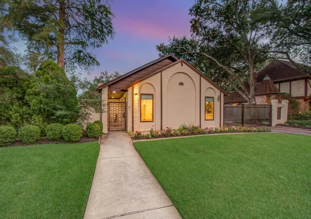 2nd image of 14603 Carolcrest Dr, Houston, TX 77079 | MLS# 10460259