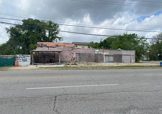 2nd image of 204 S 75th St, Houston, TX 77011 | MLS# 4263612