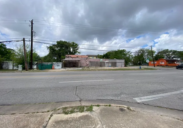 4th image of 204 S 75Th St, Houston, TX 77011 | MLS# 4263612