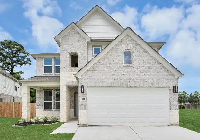 Photo 3 of Sale Pending at 5714 Sandhill Oak Trl, Houston, TX 77066 | MLS# 20331412 | Listing updated on 2026-08-28
