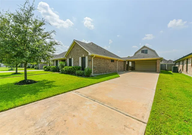 Single Family Residence at 6830 Gonzales Point, Manvel, TX 77578 | MLS# 73055696 | | Sold on 2024-11-19