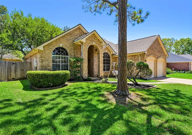 1st image of 124 Crimson Bay Dr, League City, TX 77573 | MLS# 81643862
