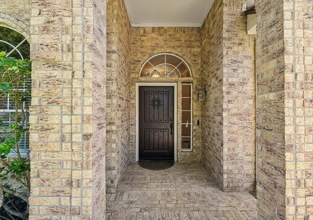 4th image of 124 Crimson Bay Dr, League City, TX 77573 | MLS# 81643862