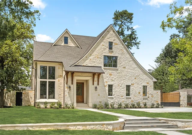 Photo 1 of Mansion for sale at 521 Trails End St, Houston, TX 77024 | MLS# 11018251 | Listing updated on 2026-09-16