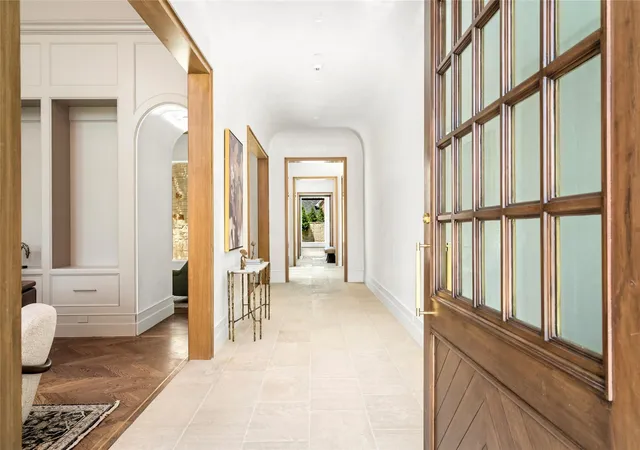 Photo 3 of Mansion for sale at 521 Trails End St, Houston, TX 77024 | MLS# 11018251 | Listing updated on 2026-09-16