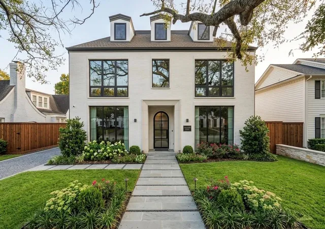 Photo 1 of Mansion for sale at 2217 Pelham Dr, Houston, TX 77019 | MLS# 3869602 | Listing updated on 2026-08-27