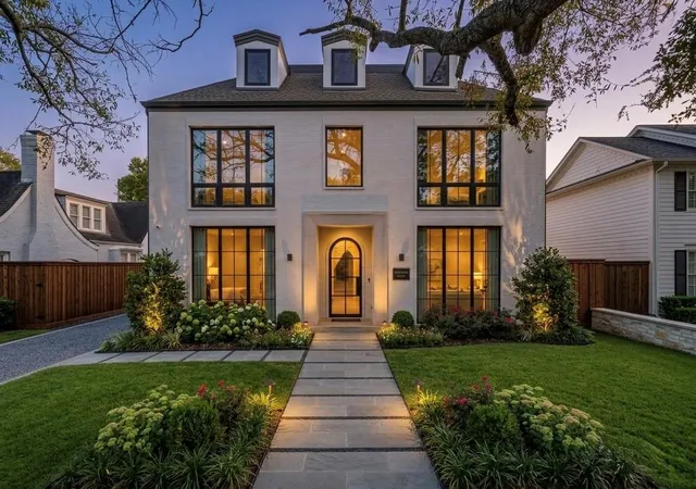 Photo 2 of Mansion for sale at 2217 Pelham Dr, Houston, TX 77019 | MLS# 3869602 | Listing updated on 2026-08-27