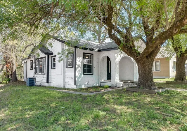 Homes for sale in Jacksonville, TX | 1106 W Rusk St St, Jacksonville, TX 75766 | MLS# 33197765