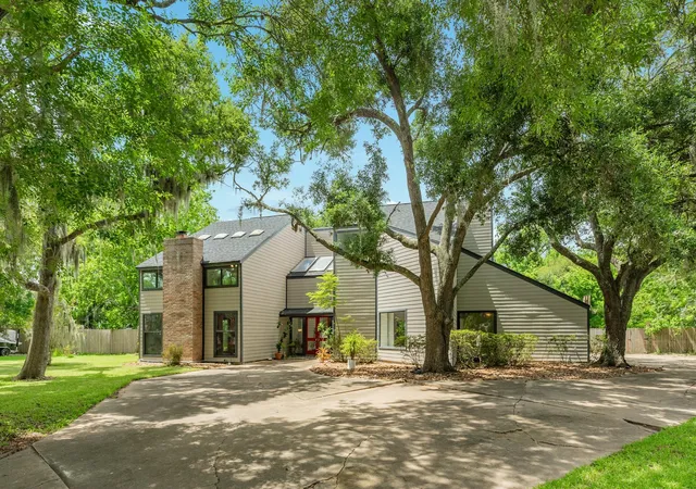 2nd image of 121 Catalpa St, Lake Jackson, TX 77566 | MLS# 63619326