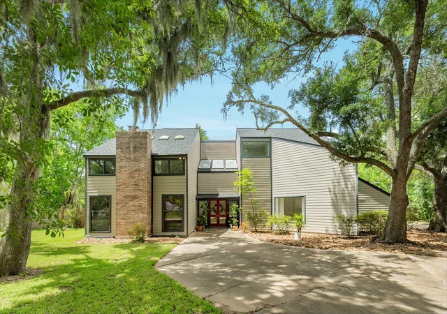 5th image of 121 Catalpa St, Lake Jackson, TX 77566 | MLS# 63619326