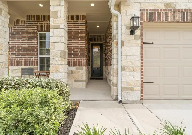 2nd image of 6168 White Spruce Dr, Conroe, TX 77304 | MLS# 83986847