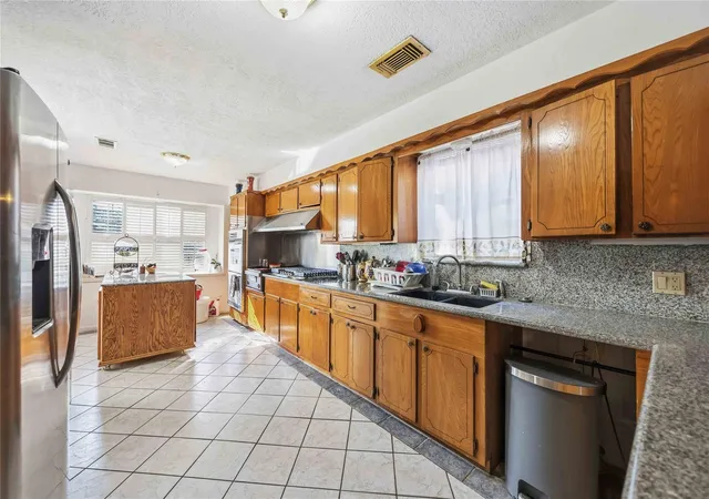 Photo 4 of Single family home for sale at 17626 Wild Oak Dr, Houston, TX 77090 | MLS# 51271870 | Listing updated on 2026-04-21
