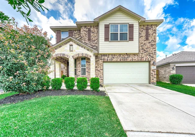 2nd image of 13517 Emerald Mallard Dr, La Marque, TX 77568 | MLS# 26430225