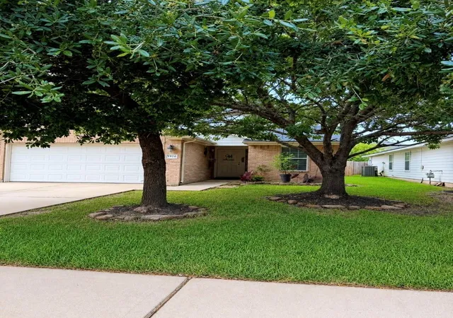 Photo 2 of Single family home for sale at 3926 Falvel Shadow Crk Dr, Spring, TX 77388 | MLS# 4343490 | Listing updated on 2026-09-09