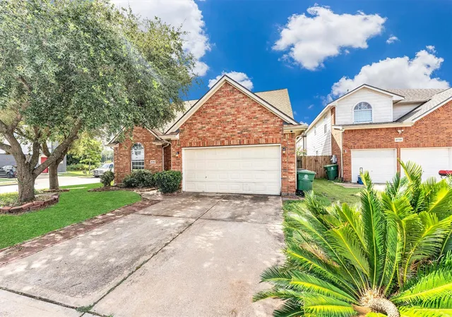 Photo 2 of Sale Pending at 9742 E Jennifer Way Dr, Houston, TX 77075 | MLS# 61205759 | Listing updated on 2026-09-19