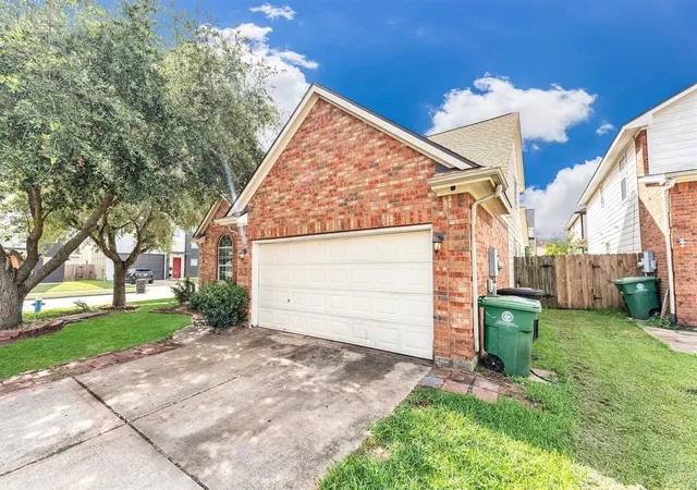 Photo 3 of Sale Pending at 9742 E Jennifer Way Dr, Houston, TX 77075 | MLS# 61205759 | Listing updated on 2026-09-19