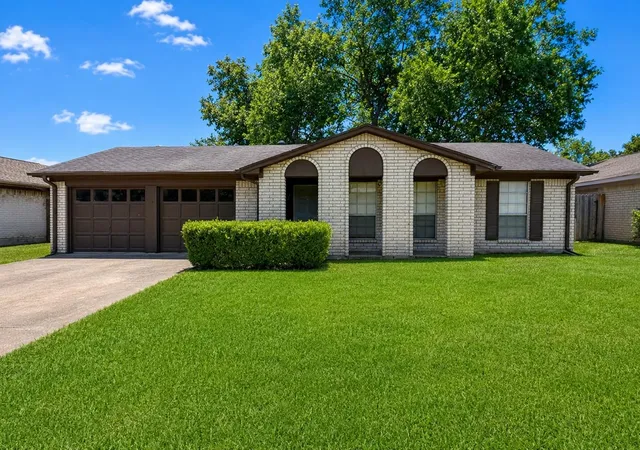 Photo 2 of Single family home for sale at 8918 Indian River Dr, Houston, TX 77088 | MLS# 5322966 | Listing updated on 2026-08-27