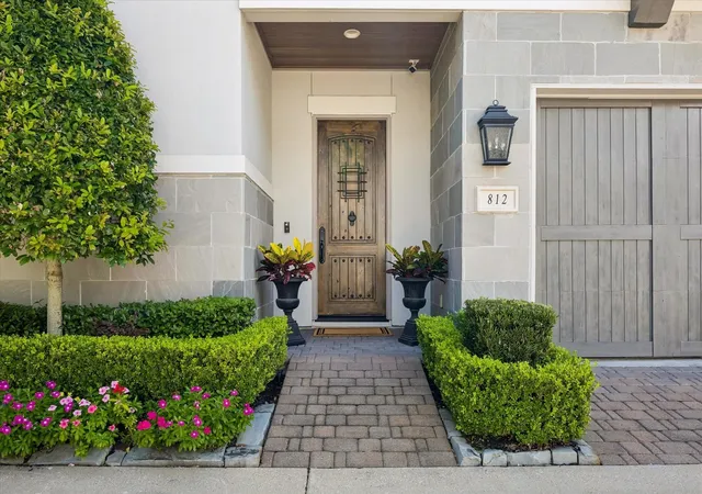 2nd image of 812 Remington Glade Dr Dr, Houston, TX 77042 | MLS# 13685223