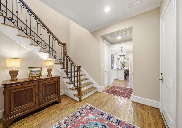 3rd image of 812 Remington Glade Dr Dr, Houston, TX 77042 | MLS# 13685223