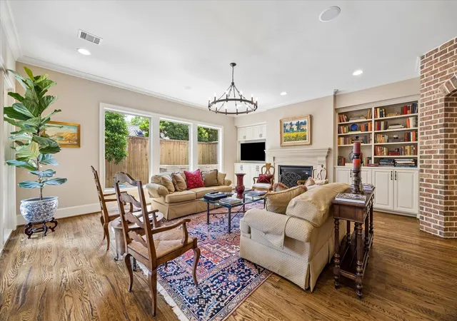 5th image of 812 Remington Glade Dr Dr, Houston, TX 77042 | MLS# 13685223
