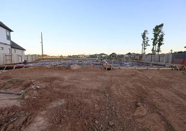 Photo 3 of Single family home for sale at 18023 Lobos Point Ln, Conroe, TX 77302 | MLS# 40158526 | Listing updated on 2026-09-13