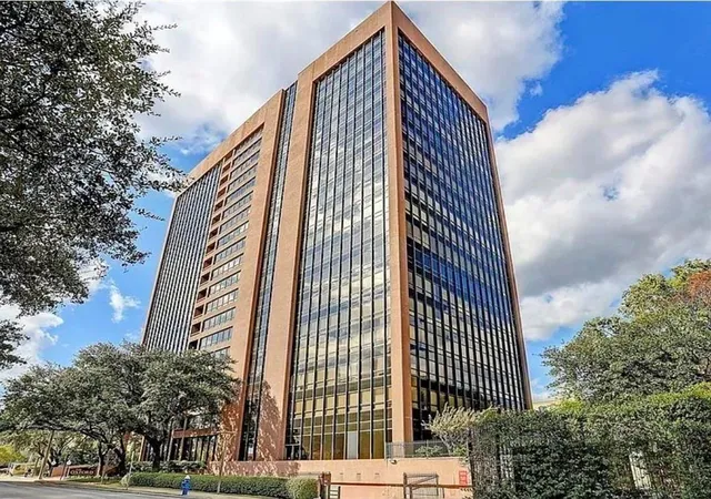 Photo 2 of Condo for sale at 5150 Hidalgo St #1503, Houston, TX 77056 | MLS# 79738160 | Listing updated on 2026-09-23