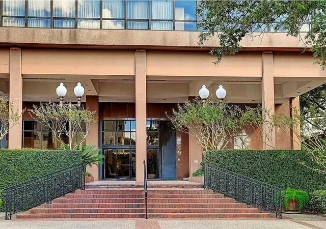 Photo 3 of Condo for sale at 5150 Hidalgo St #1503, Houston, TX 77056 | MLS# 79738160 | Listing updated on 2026-09-23