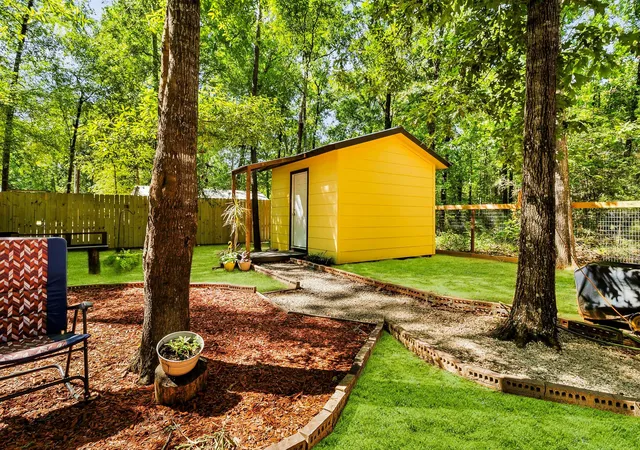 4th image of 709 Alta Vista Dr, Livingston, TX 77351 | MLS# 89095270