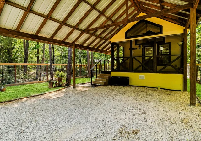 5th image of 709 Alta Vista Dr, Livingston, TX 77351 | MLS# 89095270
