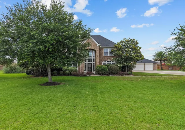 Photo 2 of Single family home for sale at 3870 Summer Manor Dr, League City, TX 77573 | MLS# 85458491 | Listing updated on 2026-09-14