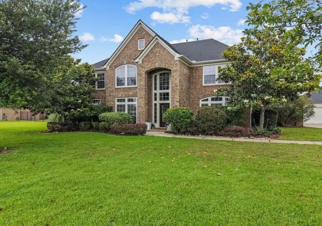 Photo 3 of Single family home for sale at 3870 Summer Manor Dr, League City, TX 77573 | MLS# 85458491 | Listing updated on 2026-09-14