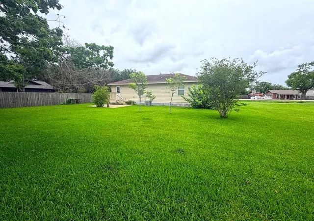 Homes for sale in Oyster Creek, TX | 123 Robinson Rd, Oyster Creek, TX 77541 | MLS# 10046998