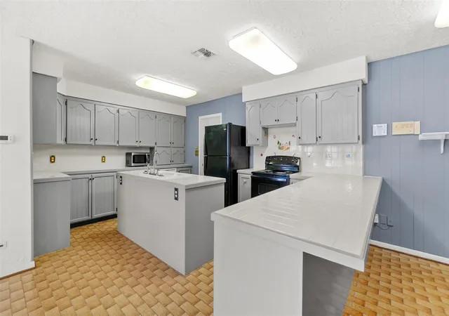 Photo 3 of Sale Pending at 3412 Fairway Dr, Wharton, TX 77488 | MLS# 30170259 | Listing updated on 2026-09-01