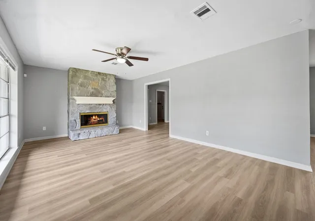 4th image of 509 N Winfree St, Dayton, TX 77535 | MLS# 97076297