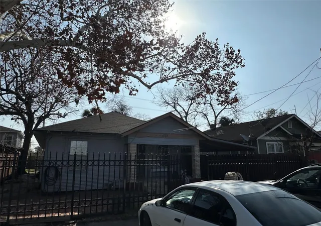 1st image of 3922 Jefferson St, Houston, TX 77003 | MLS# 39845602
