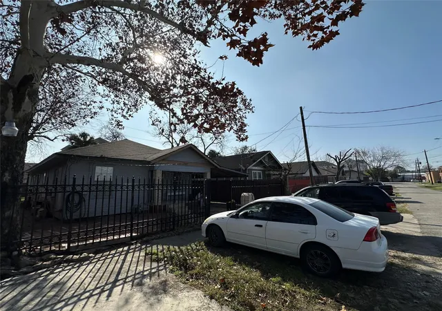 2nd image of 3922 Jefferson St, Houston, TX 77003 | MLS# 39845602