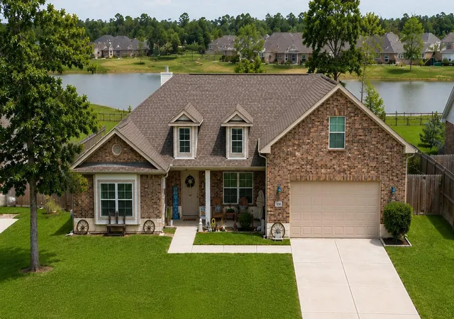 Photo 2 of Single family home for sale at 12324 N Chestnut Hills Dr, Conroe, TX 77303 | MLS# 92895370 | Listing updated on 2026-07-15
