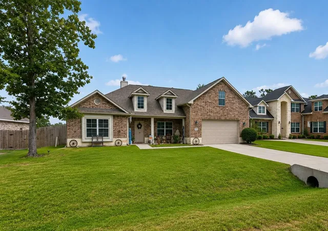 Photo 3 of Single family home for sale at 12324 N Chestnut Hills Dr, Conroe, TX 77303 | MLS# 92895370 | Listing updated on 2026-07-15