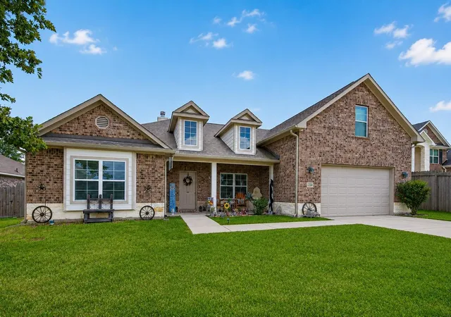 Photo 3 of Single family home for sale at 12324 N Chestnut Hills Dr, Conroe, TX 77303 | MLS# 92895370 | Listing updated on 2026-07-15