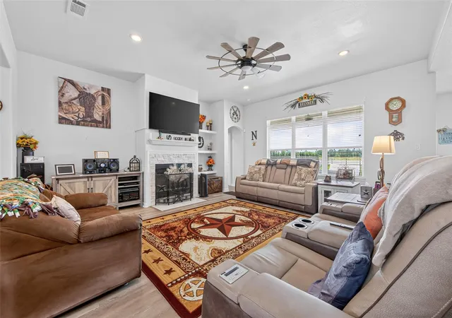 Photo 4 of Single family home for sale at 12324 N Chestnut Hills Dr, Conroe, TX 77303 | MLS# 92895370 | Listing updated on 2026-07-15