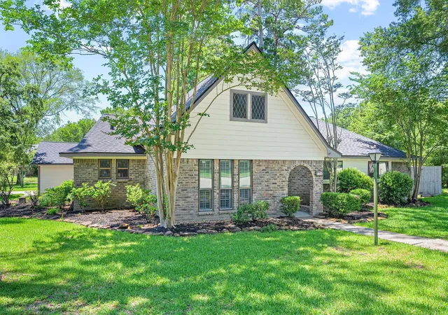 Homes for sale in Conroe, TX | 826 N Rivershire Dr, Conroe, TX 77304 | MLS# 65768250