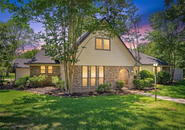 Homes for sale in Conroe, TX | 826 N Rivershire Dr, Conroe, TX 77304 | MLS# 65768250