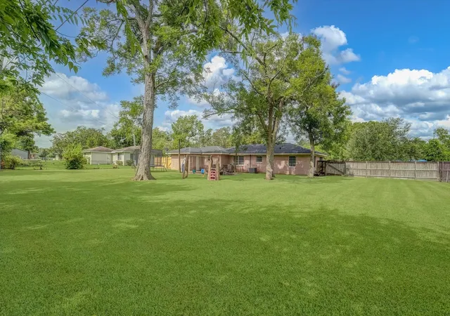 14th image of 106 N Mahan St, Richwood, TX 77531 | MLS# 32802822