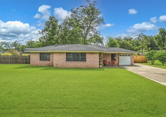 1st image of 106 N Mahan St, Richwood, TX 77531 | MLS# 32802822