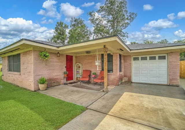 2nd image of 106 N Mahan St, Richwood, TX 77531 | MLS# 32802822