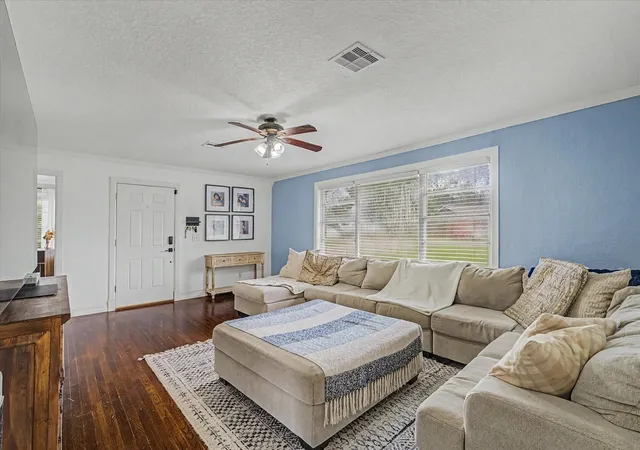 3rd image of 106 N Mahan St, Richwood, TX 77531 | MLS# 32802822